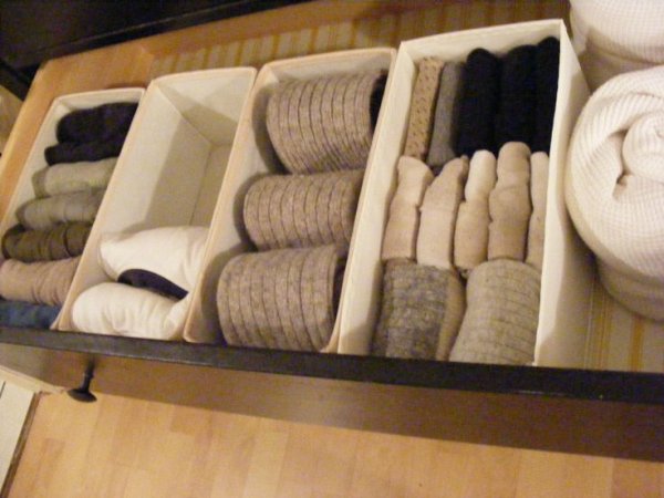 Вот как правильно нужно складывать носки. В шкафу больше не место бардаку!