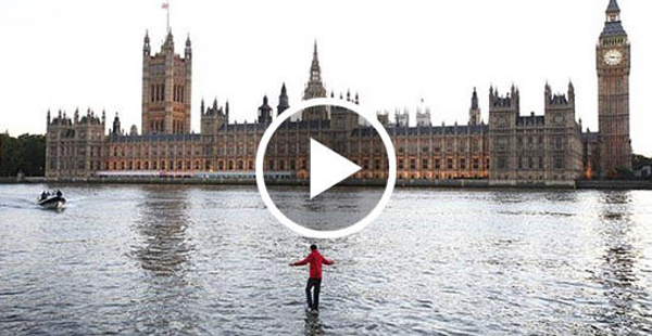 В Лондоне полиция арестовала мужчину, который ходил по воде!