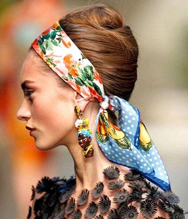 Платок на голову: 15 примеров того, как носить главную must-have вещь сезона