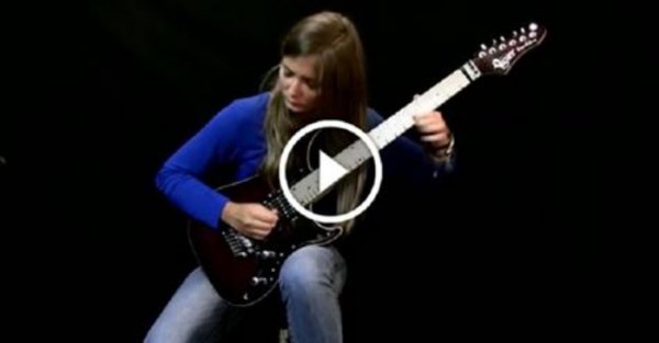 «Лунная соната» в исполнении 17-летней гитаристки. Это что-то невероятное!