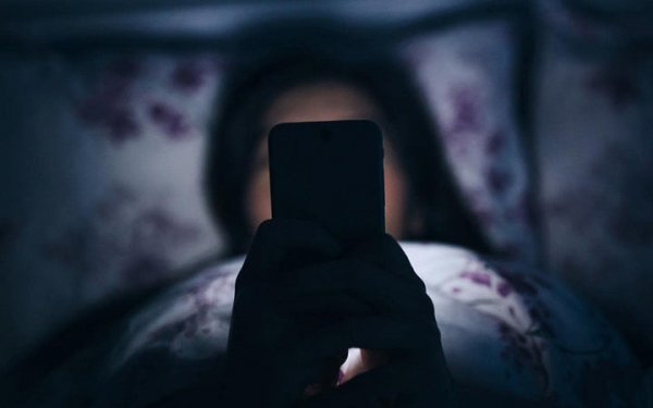 Если Вы Оставляете На Ночь Мобильный Телефон Возле Кровати — Обязательно Прочтите Эту Статью!