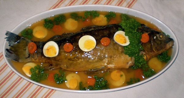        Фаршированная рыба по-еврейски! При помощи хитрого трюка блюдо получится превосходным.
