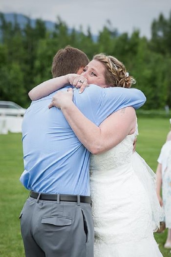 Невеста оставила место на торжестве для своего ушедшего сына, но ее ожидал сюрприз…