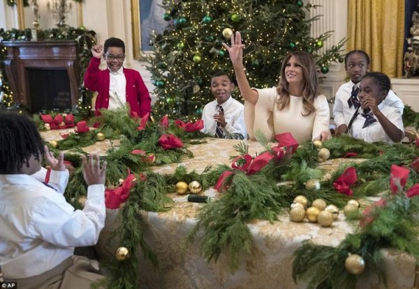 Посмотрите, во что превратила Белый дом Мелания Трамп к Рождеству!