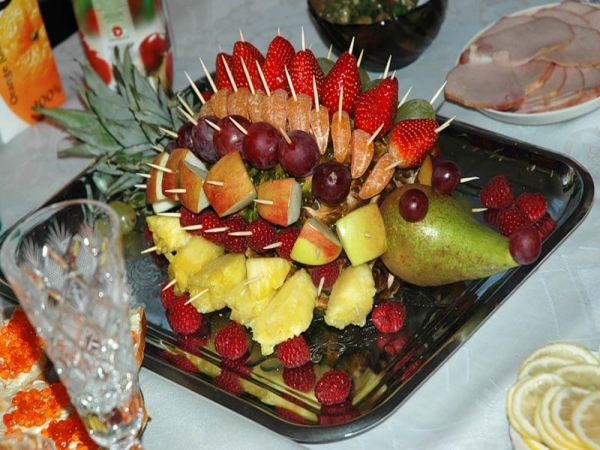 17 вариантов фруктовой нарезки для новогоднего стола