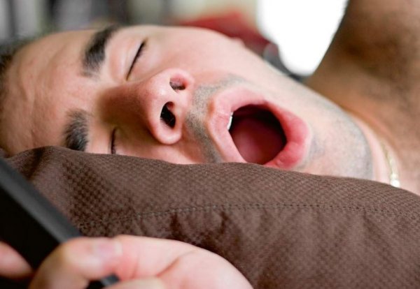 Как избавиться от храпа и дать спокойно спать близким