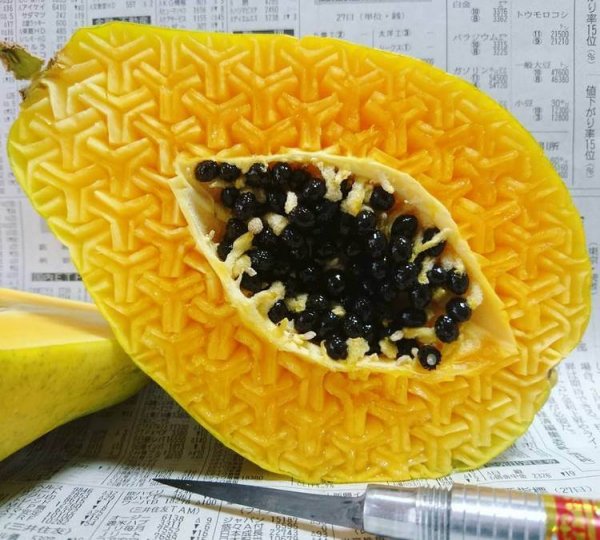 Японский шеф-повар создает шедевры из фруктов. И подобного вы в жизни не видели!