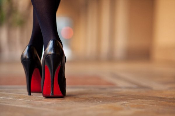Кристиан Лубутен рассказал, почему женщины готовы носить неудобные туфли. Всё дело в…
