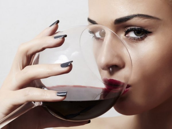 Невероятно! Согласно исследованиям, бокал красного вина равносилен часу занятий в спортзале!