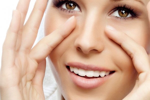 5 домашних масок для кожи вокруг глаз, которые разгладят морщинки и предотвратят гусиные лапки