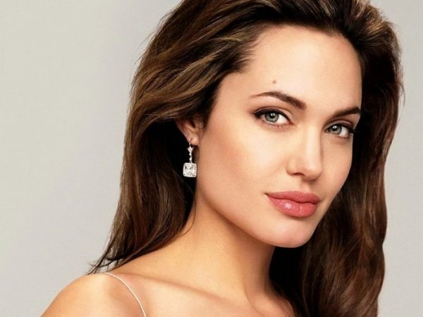10 секретов красоты от Анджелины Джоли