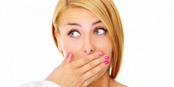 Как естественным способом избавиться от неприятного запаха изо рта всего за 5 минут