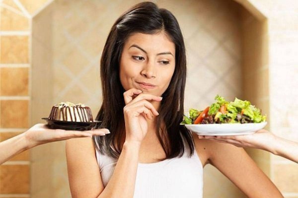 8 полезных привычек, которые позволят легче отказаться от вредных продуктов и быстрее похудеть