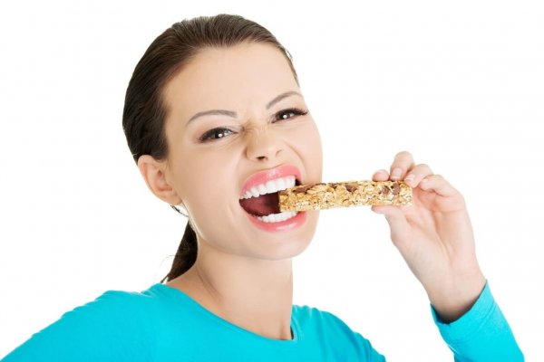 Что вредит зубам: 5 неочевидных причин