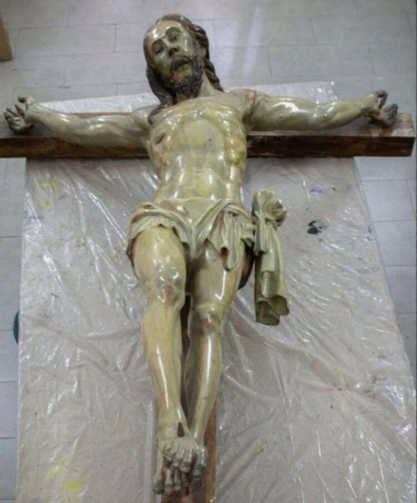 В Испании в статуе Иисуса Христа обнаружили послание от 1777 года
