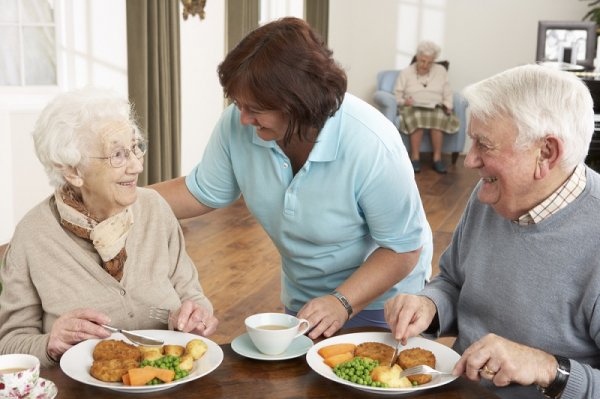 Отдавать ли пожилого родителя в дом престарелых