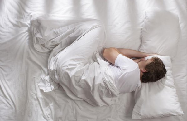 Почему рекомендуют со своей второй половинкой спать раздельно?