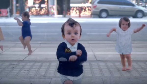 Этот ролик с танцующими малышами взорвал интернет!